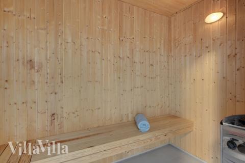 Njut av bastuvärmen i lyxstuga nr 438 för 30 personer