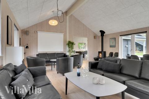 Soffhörnan i lyxstuga 438 i Nordsjälland.