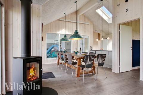 Ni kan sitta 14 personer tillsammans i vardagsrummet när ni besöker lyxhus nr 424 i Fyn och öar.