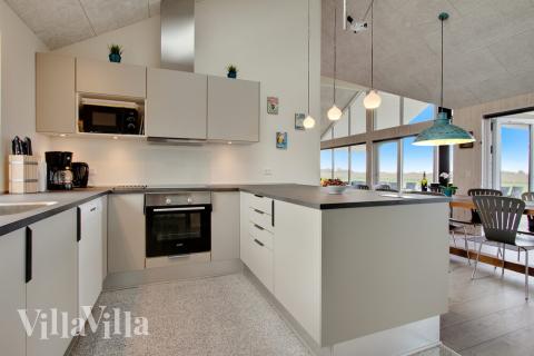 Köket i lyxstuga nr 424 är utrustat så att ni kan laga mat till 14 personer.