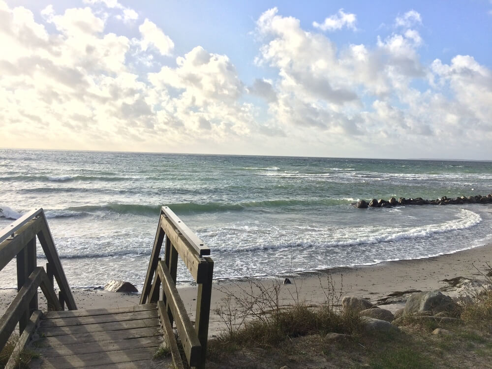 Den vackra stranden i närheten av lyxhus 427 vid Lolland/Falster/Møn.