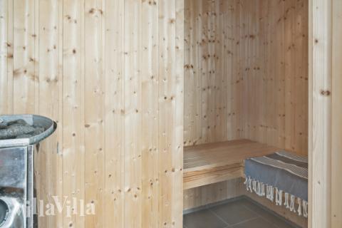 Njut av bastuvärmen i lyxstuga nr 427 för 14 personer