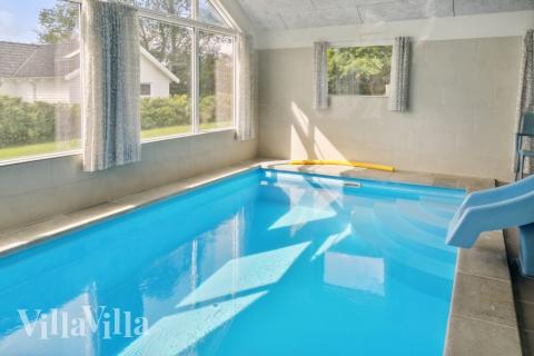 Den härliga poolen i lyxstuga nr 427 för 14 personer