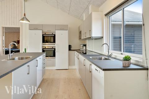 Köket i lyxstuga nr 439 är utrustat så att ni kan laga mat till 24 personer.