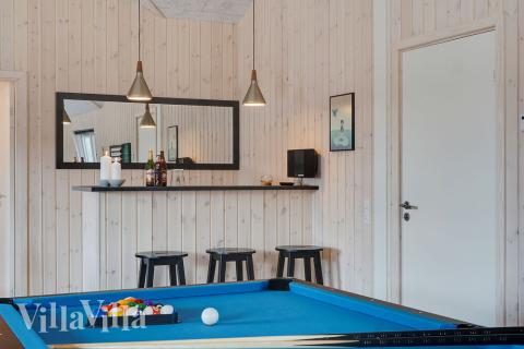 Lyxstuga 439 för 24 personer har ett stort aktivitetsrum med bl.a. biljard och dart