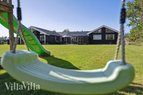 Utomhusaktiviteter kring sommarhus nr 439.