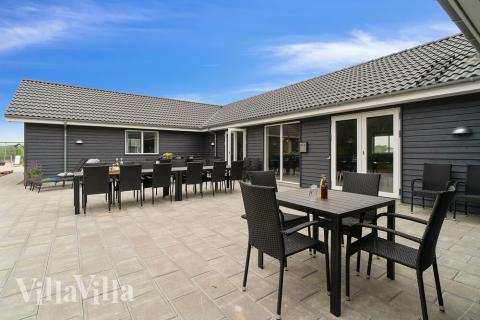 Stor terrass i lyxstuga nr 429 i Limfjorden.