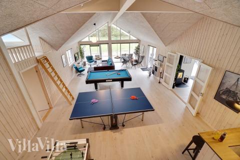 Lyxstuga 429 för 30 personer har ett stort aktivitetsrum med bl.a. biljard och dart