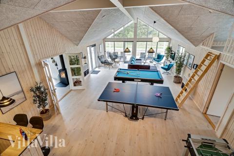 Lyxstuga 431 för 30 personer har ett stort aktivitetsrum med bl.a. biljard och dart