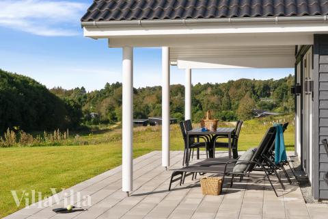 Stor terrass i lyxstuga nr 431 i Limfjorden.