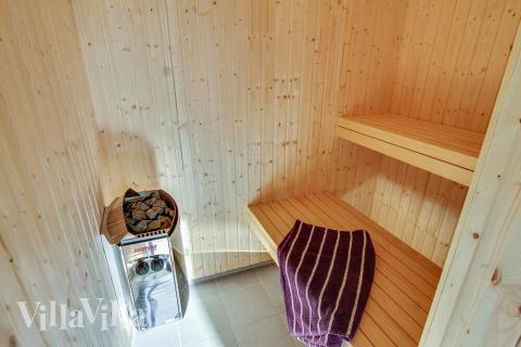 Njut av bastuvärmen i lyxstuga nr 435 för 18 personer