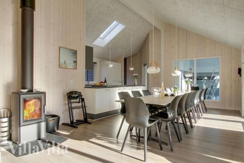 Ni kan sitta 18 personer tillsammans i vardagsrummet när ni besöker lyxhus nr 435 i Nordsjälland.