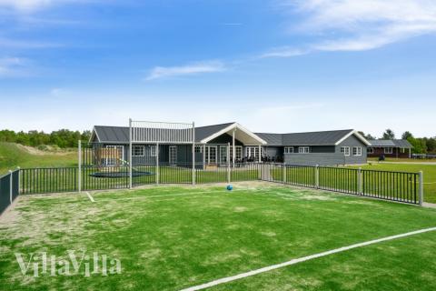 Utomhusaktiviteter kring sommarhus nr 440.