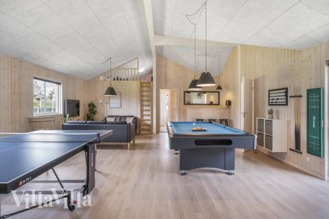 Aktivitetsrum i lyxstuga nr 440 med 9 sovrum och plats för 24 personer.