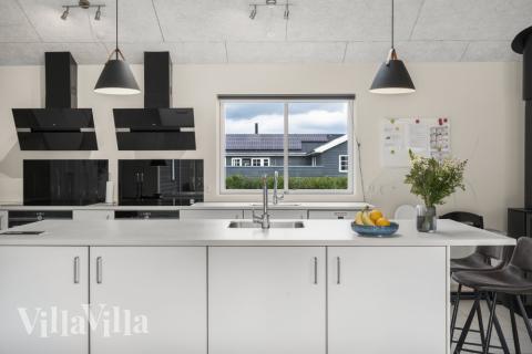 Välinrett kök i lyxstuga nr 440 i Nordjylland.