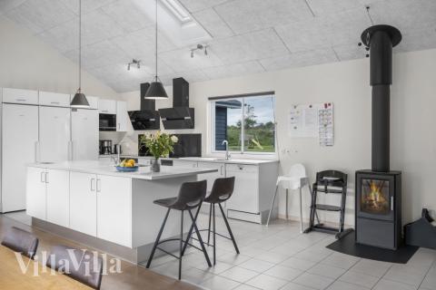 Köket i lyxstuga nr 440 är utrustat så att ni kan laga mat till 24 personer.