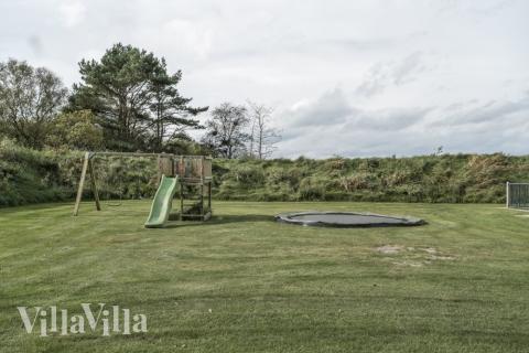 Förutom de många timmar som du kan tillbringa i stugans poolavdelning erbjuder lyxstuga 440 även många utomhusaktiviteter