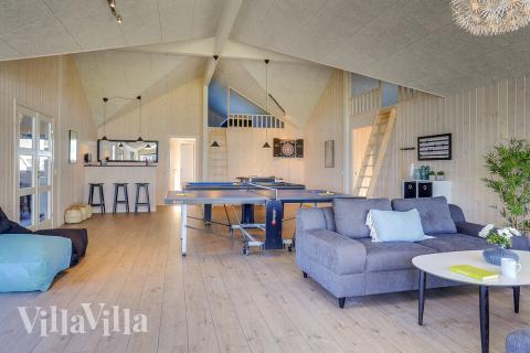 Lyxstuga 428 för 30 personer har ett stort aktivitetsrum med bl.a. biljard och dart