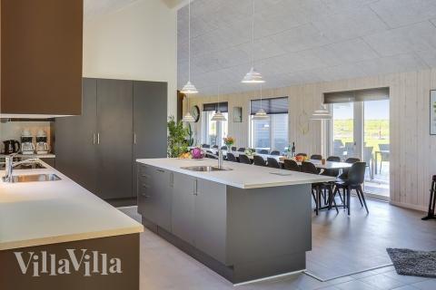 Köket i lyxstuga nr 428 är generöst inrett.