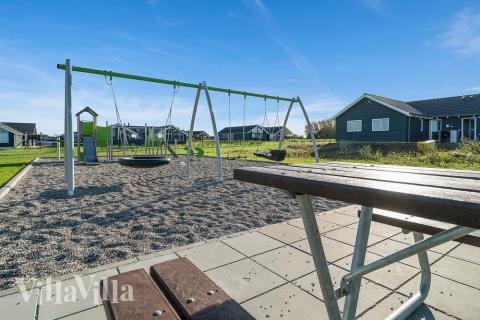 Utomhusaktiviteter kring sommarhus nr 428.