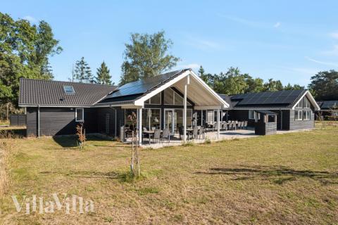 Den tjusiga sommarstugan nr 436 med gott om plats för upp till 30 personer