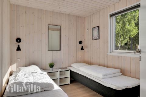 Ett av de 12 utmärkta sovrummen i lyxstuga nr 436 i Nordsjälland.