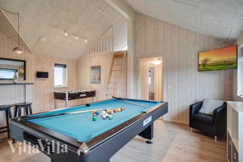 Förutom de många timmar som du kan tillbringa i stugans poolavdelning erbjuder lyxstuga 719 även biljard, bordtennis och dart