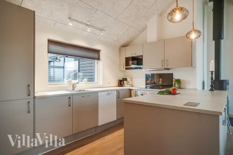 Köket i lyxstuga nr 725 är utrustat så att ni kan laga mat till 10 personer.