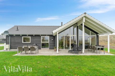 Den behagliga spastugan nr 725 med plats för 10 personer ligger i Tyskland