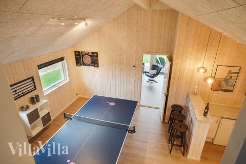 Lyxstuga 725 för 10 personer har ett stort aktivitetsrum med bl.a. biljard och dart