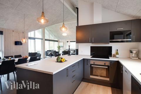 Köket i lyxstuga nr 724 är utrustat så att ni kan laga mat till 10 personer.