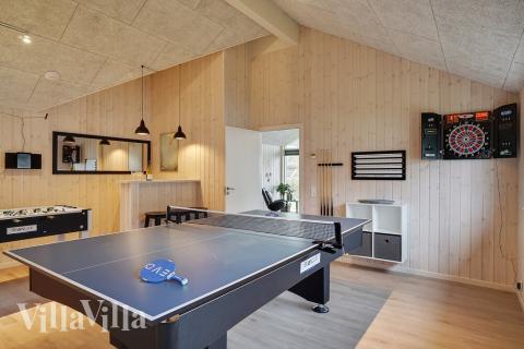 Lyxstuga 724 för 10 personer har ett stort aktivitetsrum med bl.a. biljard och dart