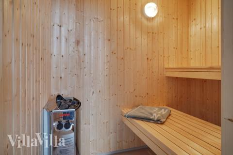 Njut av bastuvärmen i lyxstuga nr 721 för 18 personer