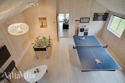 Förutom de många timmar som du kan tillbringa i stugans poolavdelning erbjuder lyxstuga 721 även biljard, bordtennis och dart