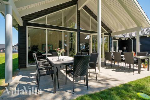 Njut av en grillkväll på terrassen i lyxstuga nr 720 i Tyskland