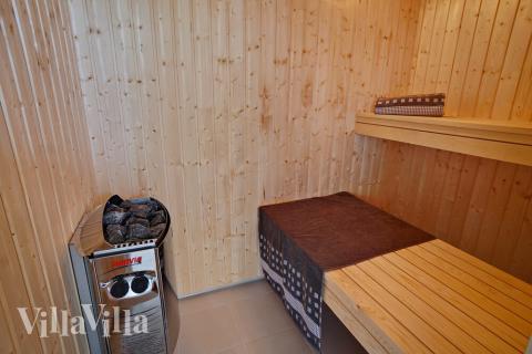 Njut av bastuvärmen i lyxstuga nr 720 för 18 personer