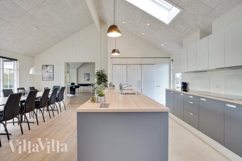 I lyxstugans kök finns allt ni behöver för att laga mat till 26 personer. 