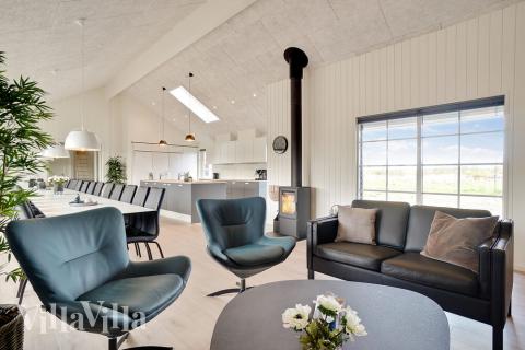 Ni kan sitta 26 personer tillsammans i vardagsrummet när ni besöker lyxhus nr 442 i Østjylland.