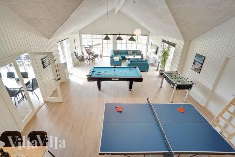 Lyxstuga 442 för 26 personer har ett stort aktivitetsrum med bl.a. biljard och dart