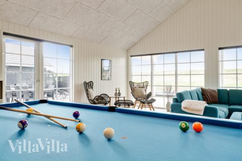 Aktivitetsrum i lyxstuga nr 442 med 10 sovrum och plats för 26 personer.