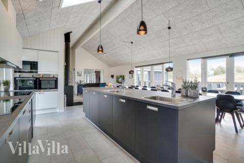 Köket i lyxstuga nr 441 är utrustat så att ni kan laga mat till 26 personer.