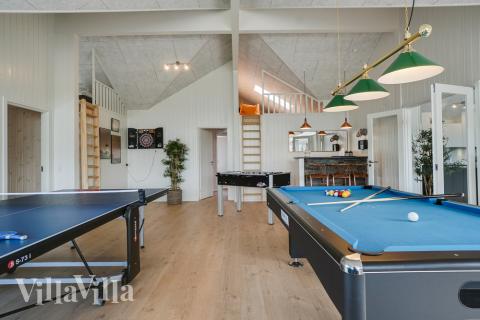 Aktivitetsrum i lyxstuga nr 441 med 10 sovrum och plats för 26 personer.