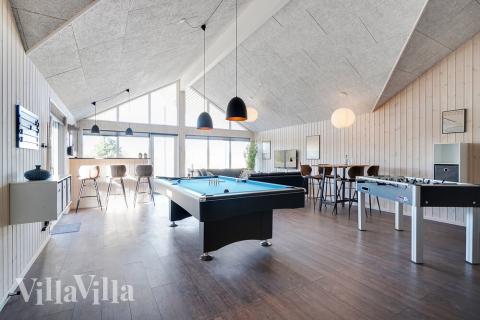 Lyxstuga 446 för 30 personer har ett stort aktivitetsrum med bl.a. biljard och dart