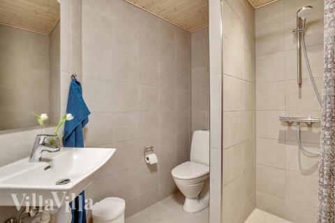 Ett av badrummen i lyxstuga nr 446