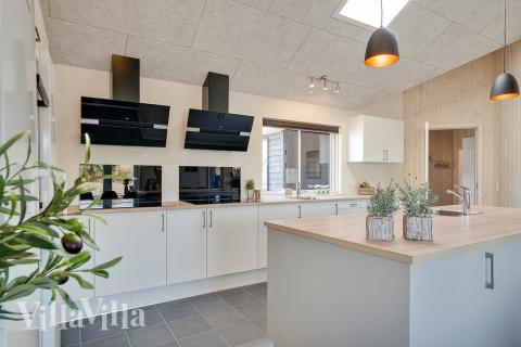 Köket i lyxstuga nr 446 är utrustat så att ni kan laga mat till 30 personer.