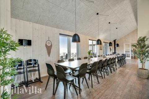 Ni kan sitta 30 personer tillsammans i vardagsrummet när ni besöker lyxhus nr 446 i Østjylland.