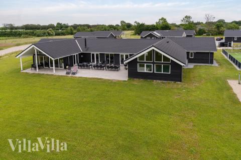 Utomhusaktiviteter kring sommarhus nr 446.