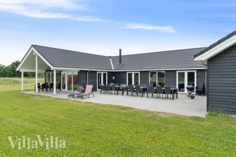 Den tjusiga sommarstugan nr 446 med gott om plats för upp till 30 personer