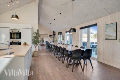 Ni kan sitta 30 personer tillsammans i vardagsrummet när ni besöker lyxhus nr 450 i Østjylland.