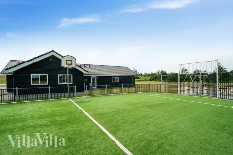 Utomhusaktiviteter kring sommarhus nr 450.